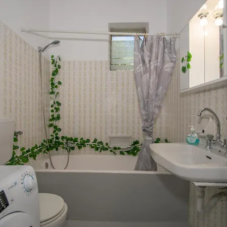 Willa Hidden Sea Crest By 